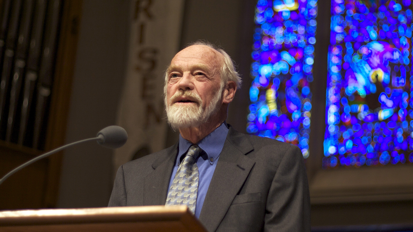 Eugene Peterson lectures at University Presbyterian Church in Seattle, Washington, in May 2009. Photo by Clappstar/Creative Commons