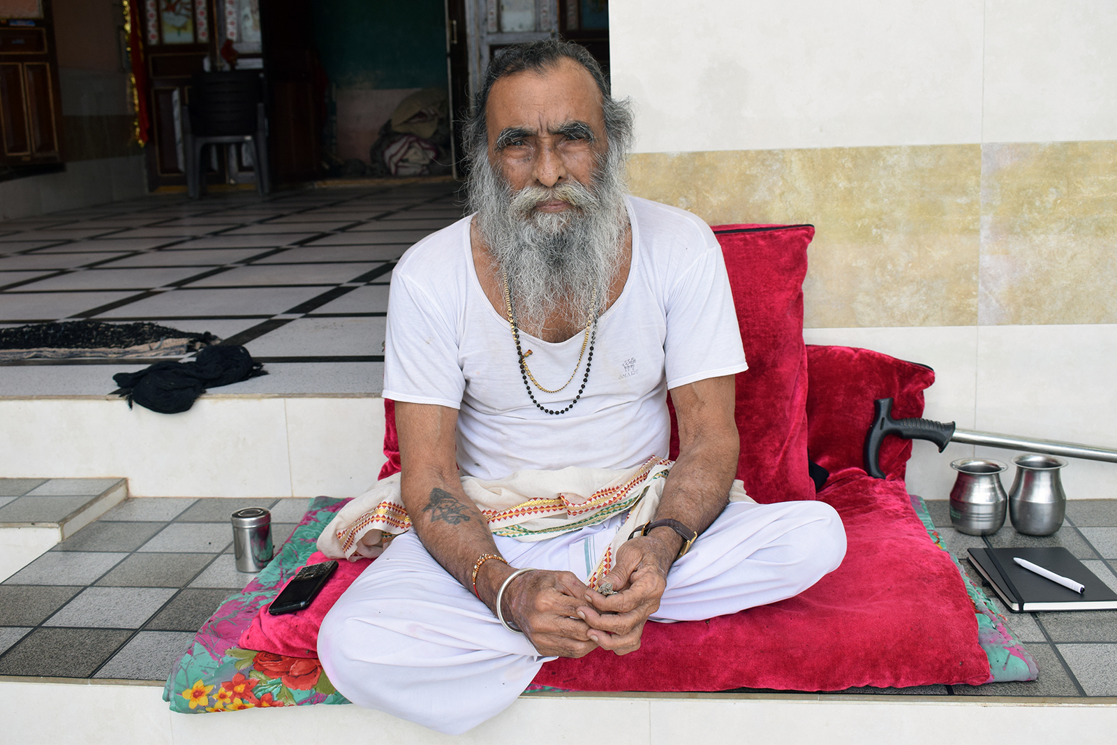 Hindu priest Ram Sharan Das offers daily morning prayers at the Sana Buddhist Caves in the Gir-Somnath district of Gujarat, India. (Photo by Priyadarshini Sen)