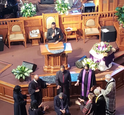 Rev. Thomas Bowen leads a prayer for senior minister Rev. Wallace Charles Smith in Nov. 2021 at Shiloh Baptist Church in Washington. Photo courtesy Shiloh Baptist Church