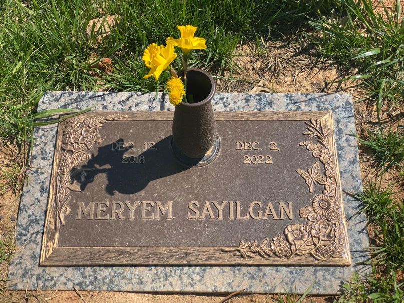 The gravestone of Meryem Sayılgan. (Photo courtesy of Zeyneb Sayılgan)